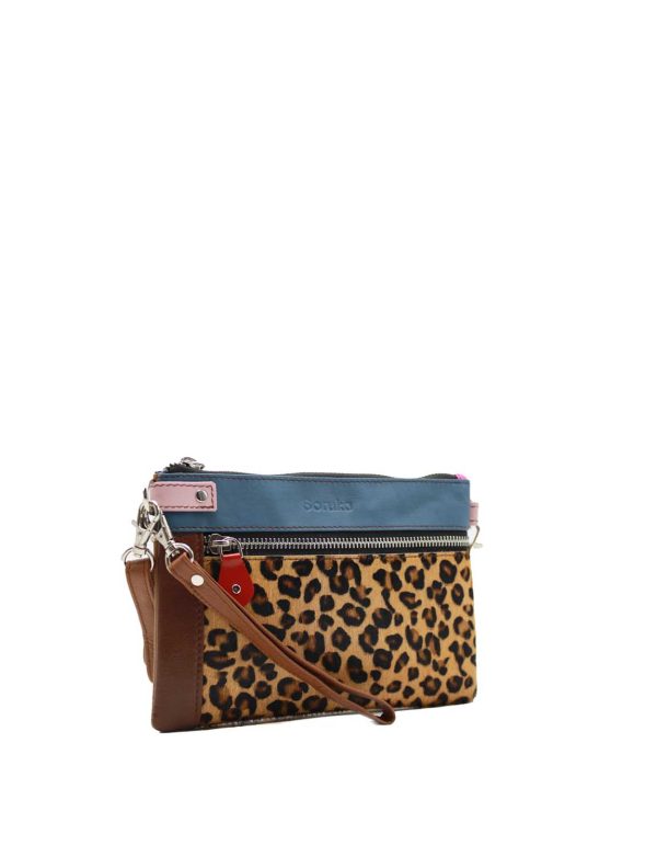 sustainable women’s shoulder handbag with adjustable strap and unique artisan design.